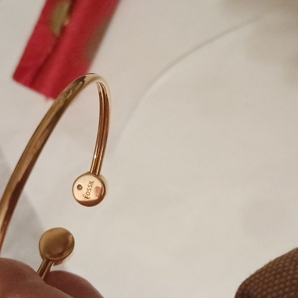 Fossil Signed Gold Toned Cuff Braclet Crystal Embellished Lightweight - Picture 3 of 3